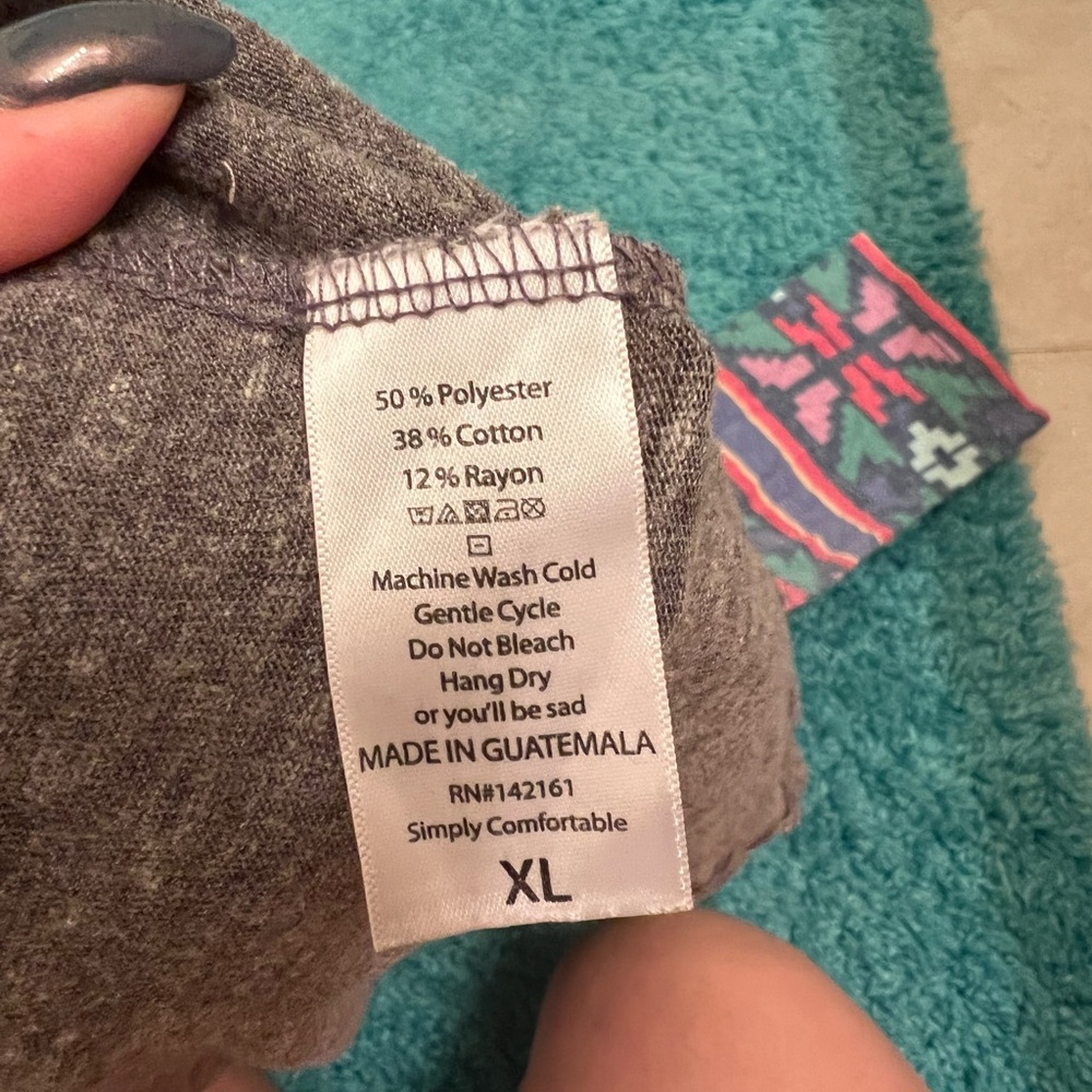 LulaRoe Randy Tee - Picture 5 of 5